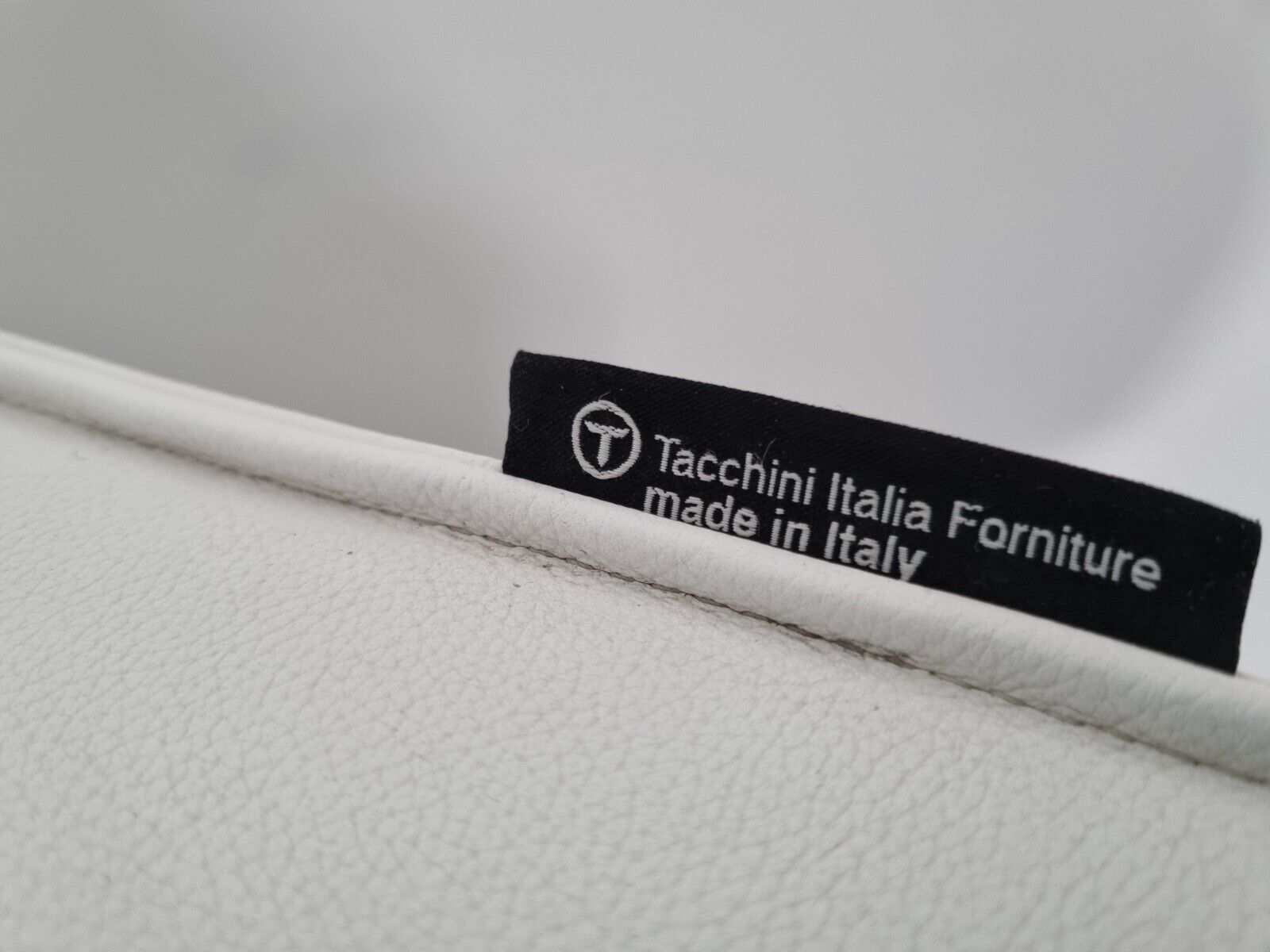 Furniture Tacchini Bed Sofa In Bianco Leather, Very Good Condition photo