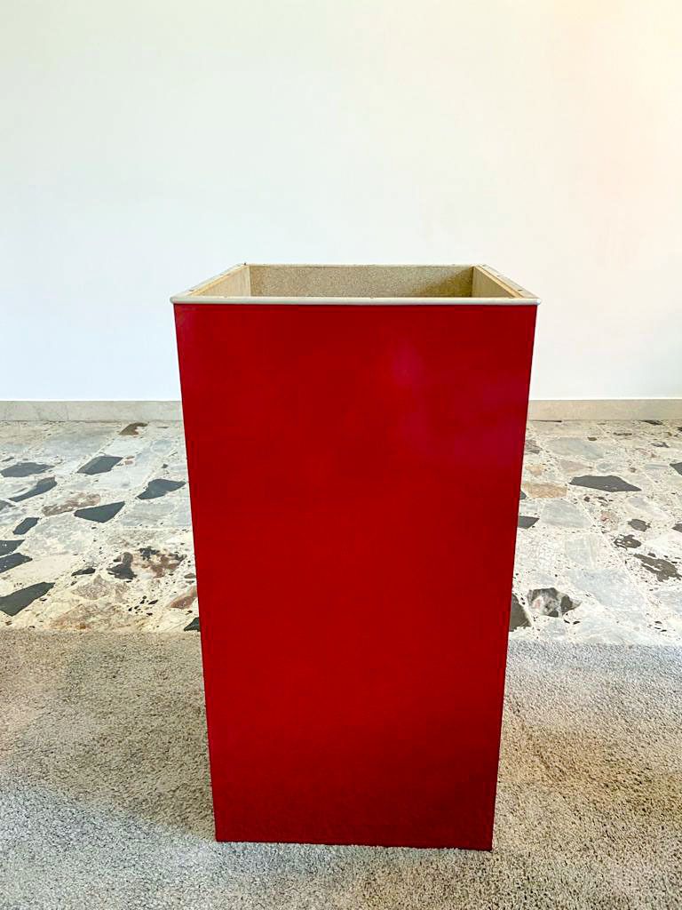 Piedistallo, In Formica Bordeaux, Italia Anni 70 photo for sale