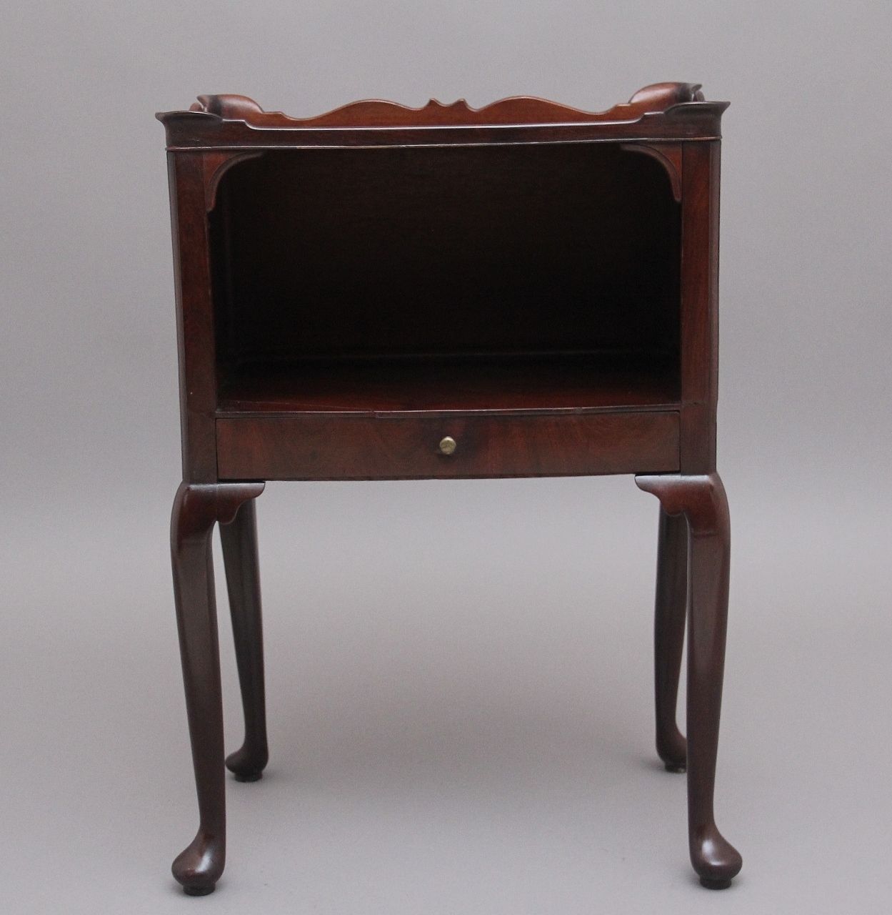 Early 20th Century Mahogany Bedside Cabinet In The Georgian Style photo for sale