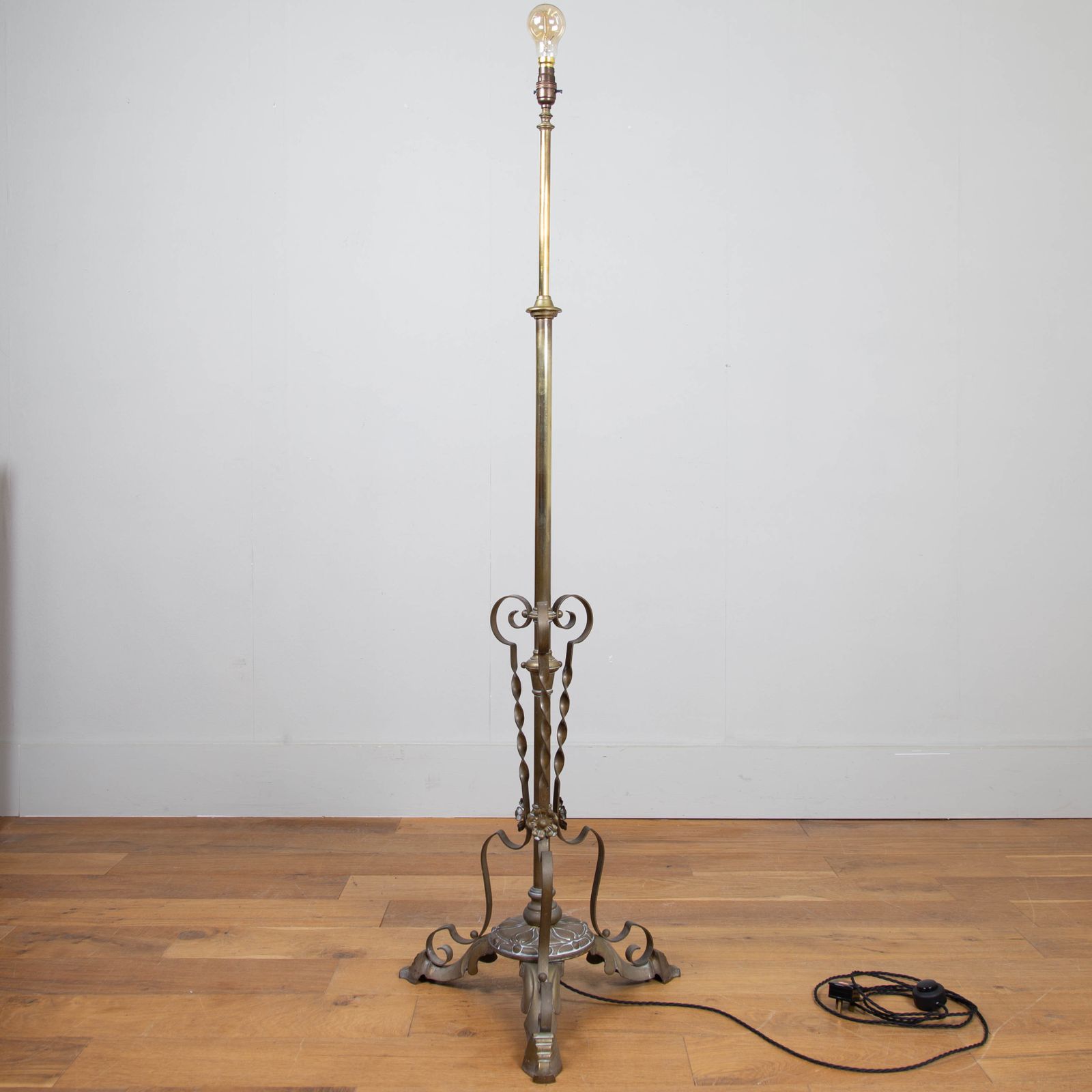 photo vinterior Vintage Brass Telescopic Floor Lamp