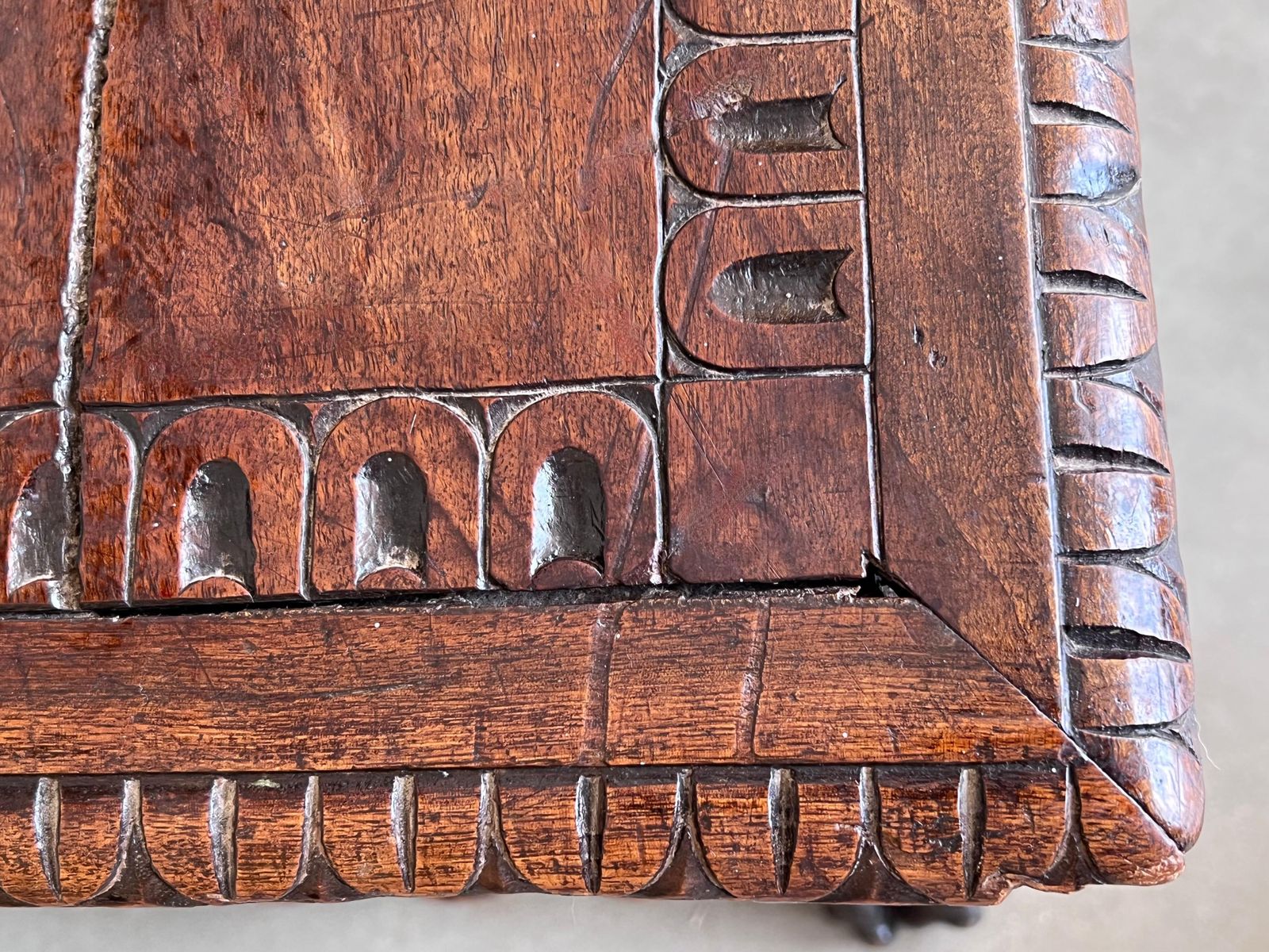 photo vintage 17th Century Italian Carved Cassone Trunk With Original Hardware