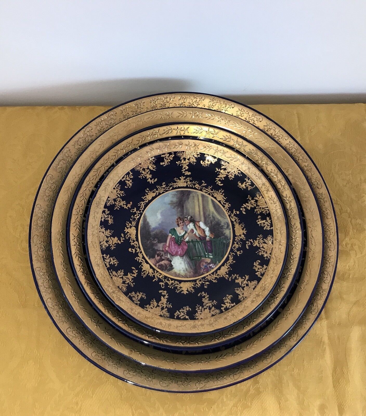 Fine Porcelain Romantic Serves Style Set Of 4 Wall Plates photo Art