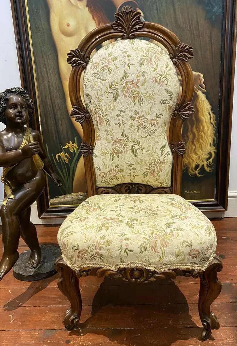 Queen Victoria Walnut Palace/ Boudoir Chair Adorned With Acanthus Leaves Motifs photo furniture