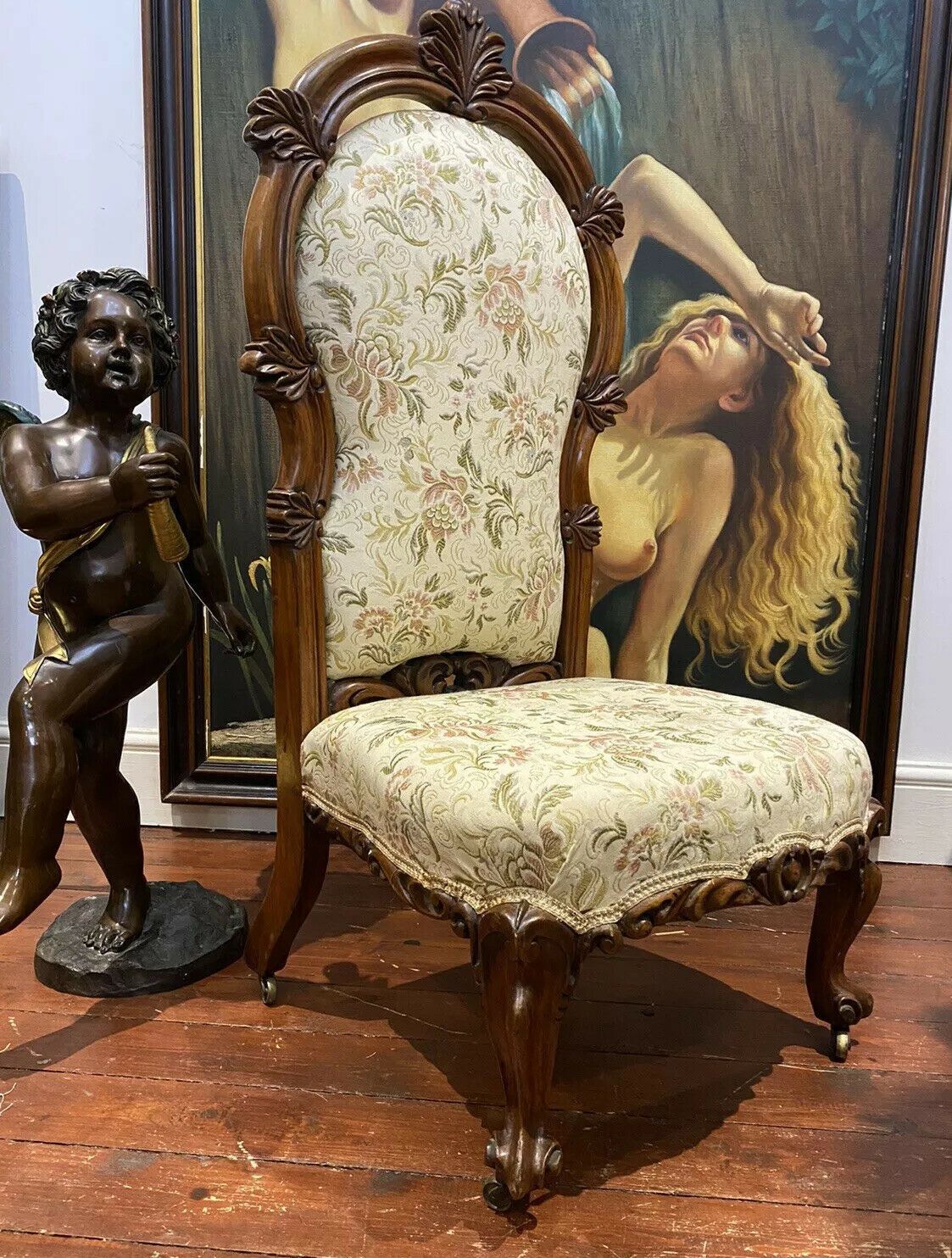 Queen Victoria Walnut Palace/ Boudoir Chair Adorned With Acanthus Leaves Motifs photo Furniture