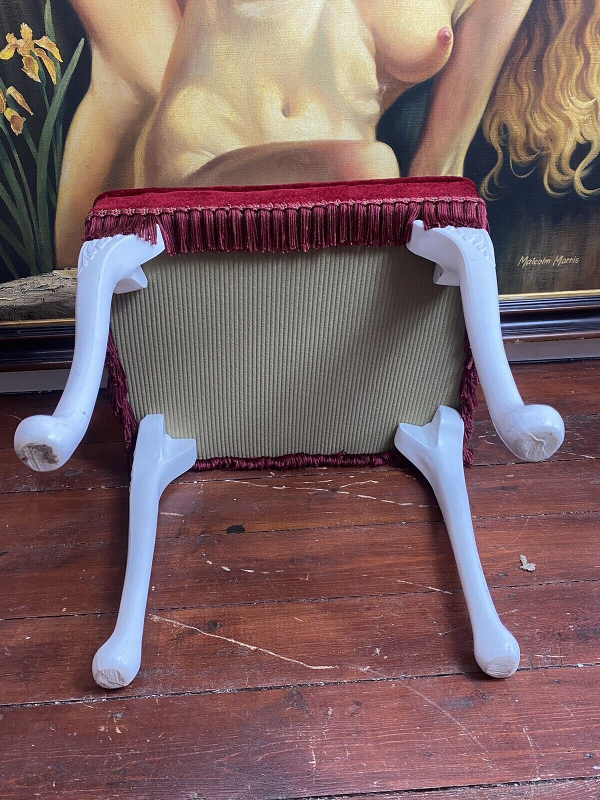 185.0 Vintage Hollywood Glamour Red Velvet Deep Buttoned Boudoir Stool photo