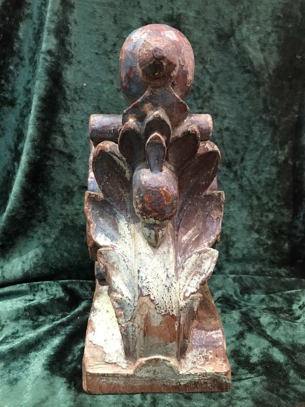 Early 19th Century Carved Wooden Acanthus Leaf & Pinnacle Top Corbel photo furniture