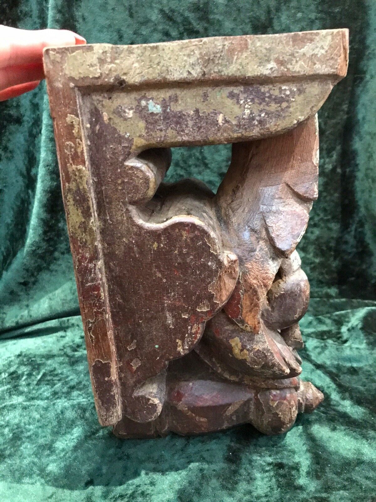 Early 19th Century Carved Wooden Acanthus Leaf & Pinnacle Top Corbel photo for sale