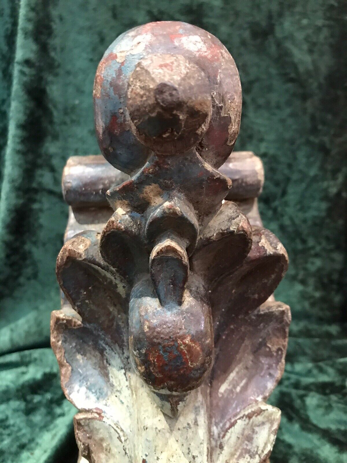 Early 19th Century Carved Wooden Acanthus Leaf & Pinnacle Top Corbel photo vinterior
