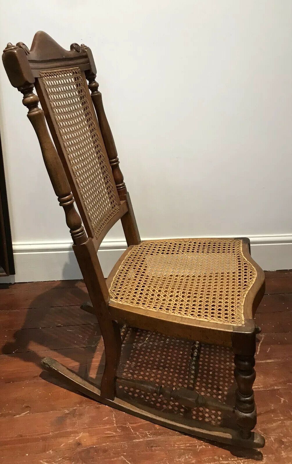 Aesthetic Movement Rare Cane Serpentine Front Spindle Back Rocking Chair photo Furniture