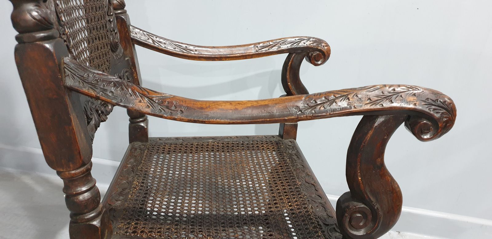 Cromwellian Carver Chair photo vinterior