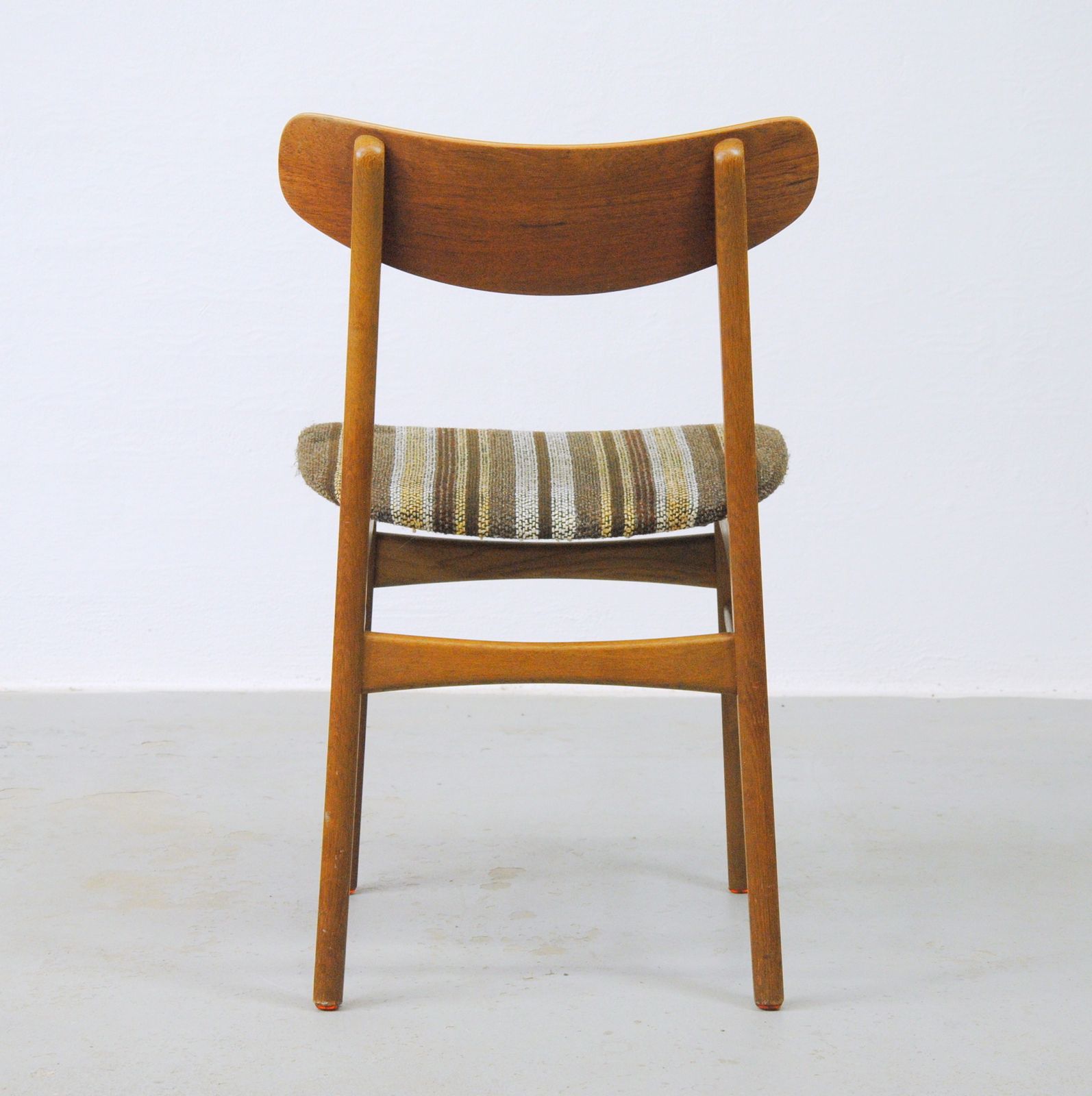photo furniture Set Of Five Danish Dining Chairs In Teak And Oak 1960's