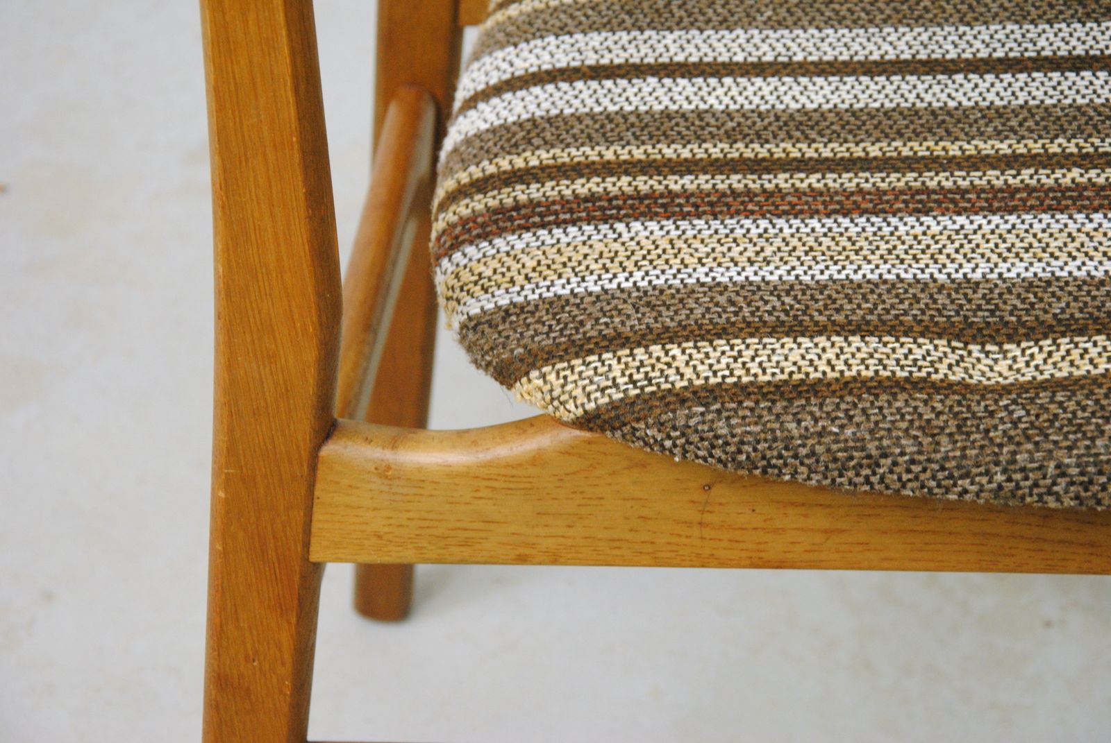 photo vintage Set Of Five Danish Dining Chairs In Teak And Oak 1960's