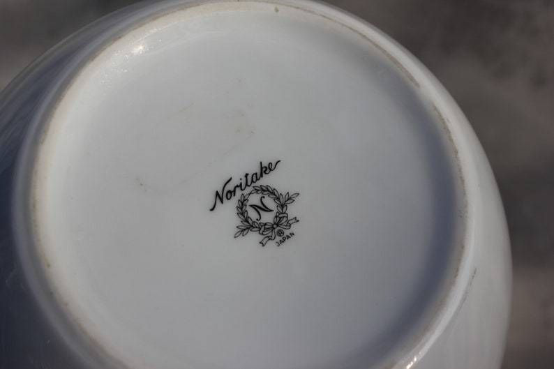Japanese Porcelain Asian White Hand Painted Floral Vase. photo buy