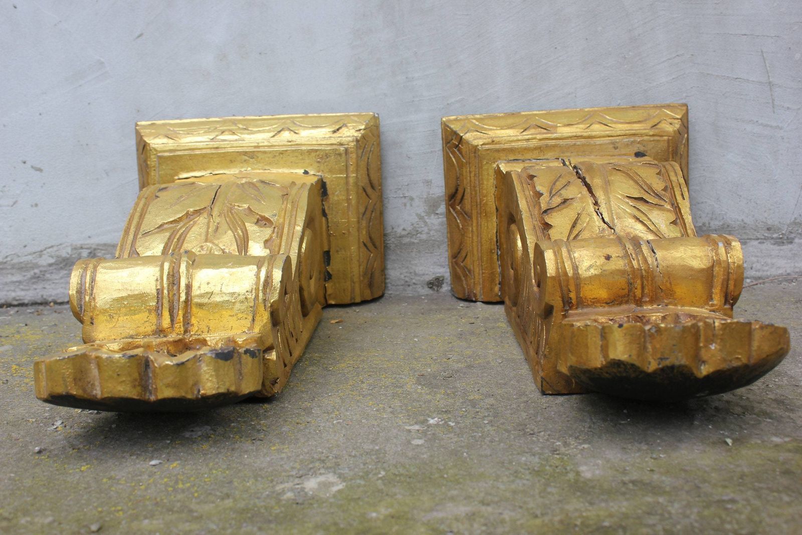 photo furniture Pair Corbels Acanthus Scroll Hand Carved Wooden Fireplace Surround, Two Consoles