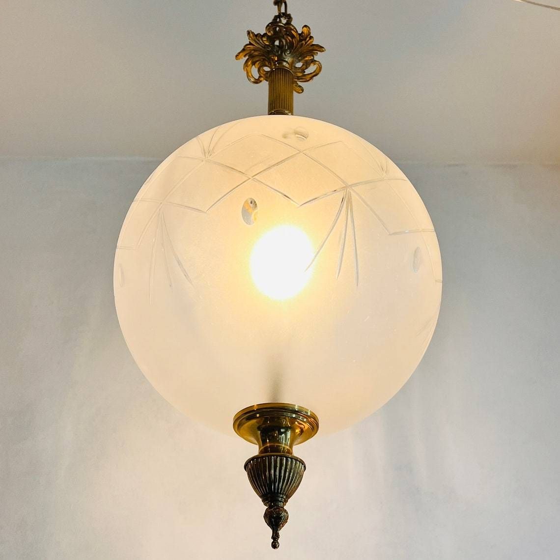 Paar Bolvormige Art Nouveau Plafondlampen Van Matglas, Lantaarnstijl photo 2403.0