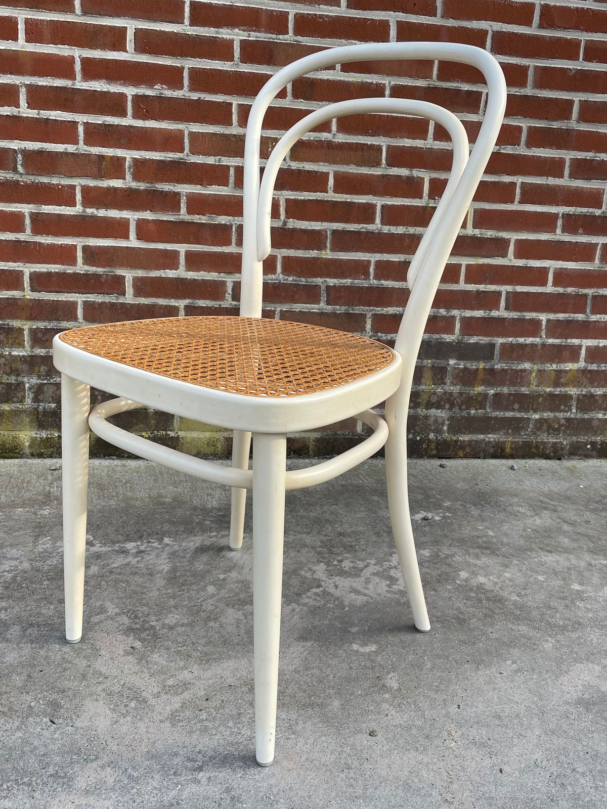 410.8 Chair No. 14 White photo
