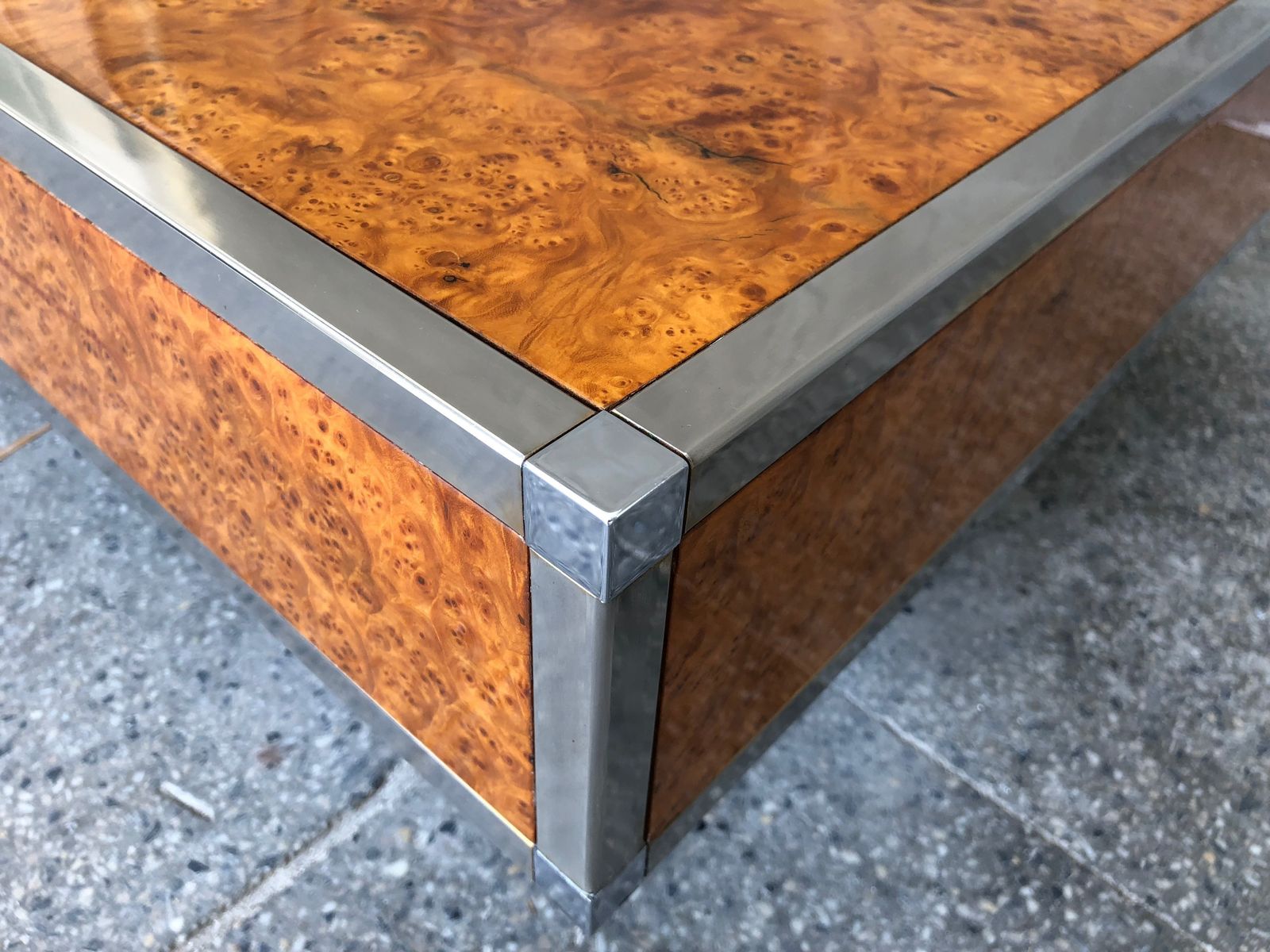 Coffee Table In Burl Maple Milo Baughman, 1970s photo vintage
