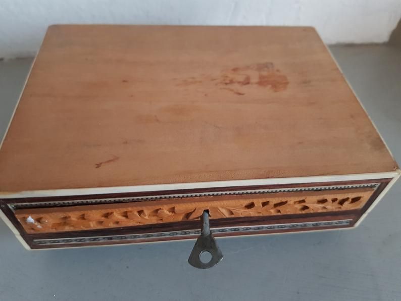 photo furniture Superb Antique 19th C Anglo Indian Inlaid Mosaic Carved Wood Jewelry Sadeli Box