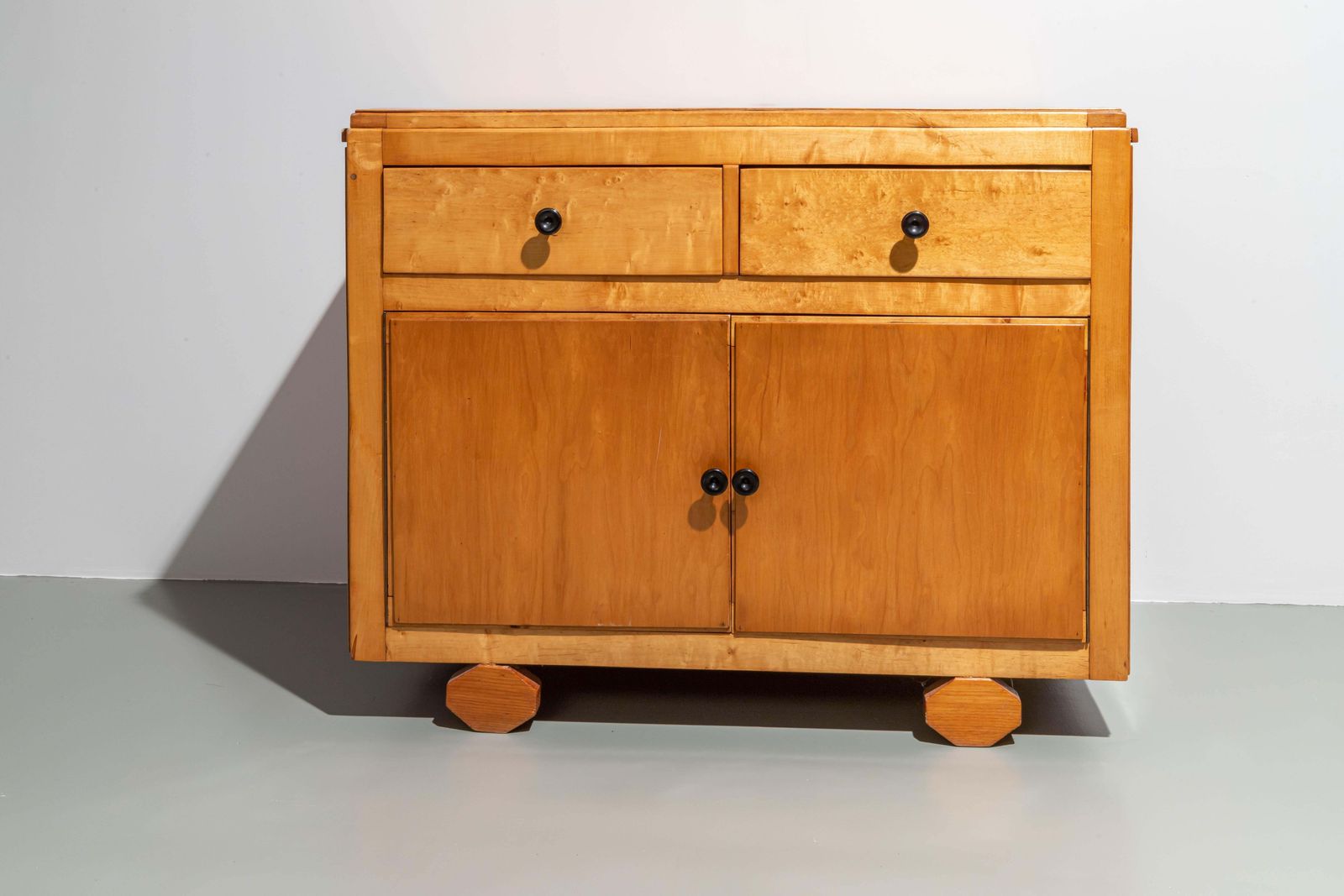 Klein Frans Tweedeurs Kastje Met Uitschuifbare Zijbladen In Hout, Jaren 1970 photo Meubels