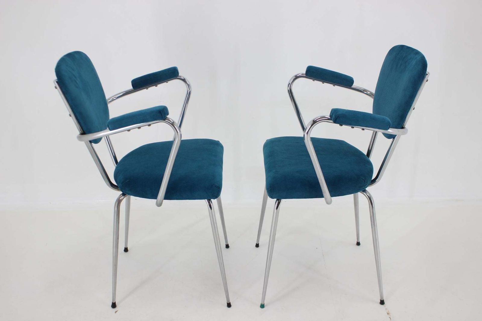photo furniture 1960s Pair Of Italian Armchairs In Corduroy