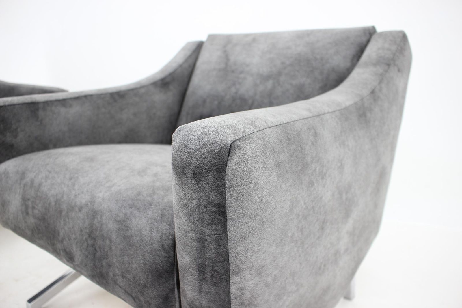 Furniture 1970s Pair Of Italian Design Armchairs photo