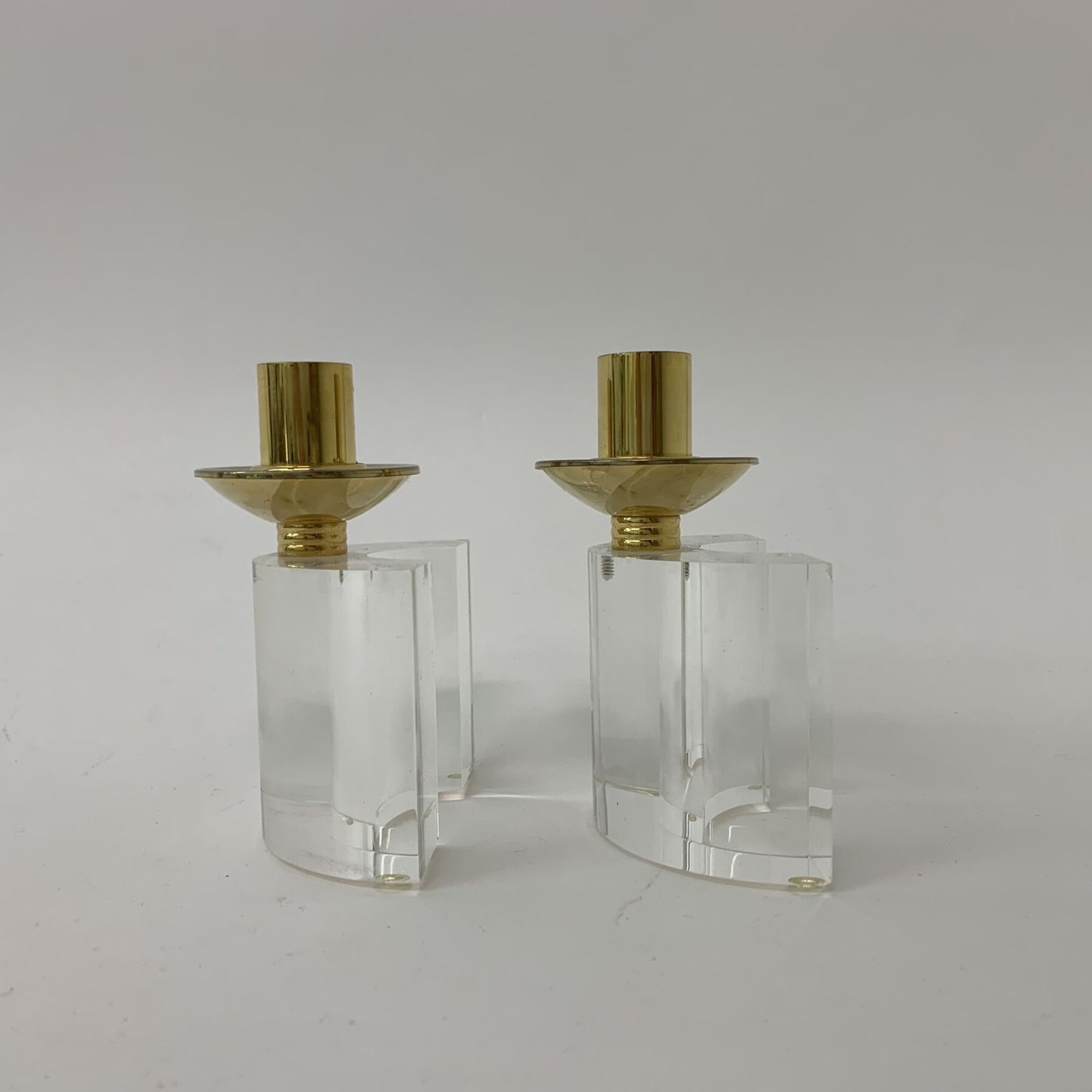 photo vinterior Set Van 2 Lucite Kandelaars, Ca. Jaren 1970