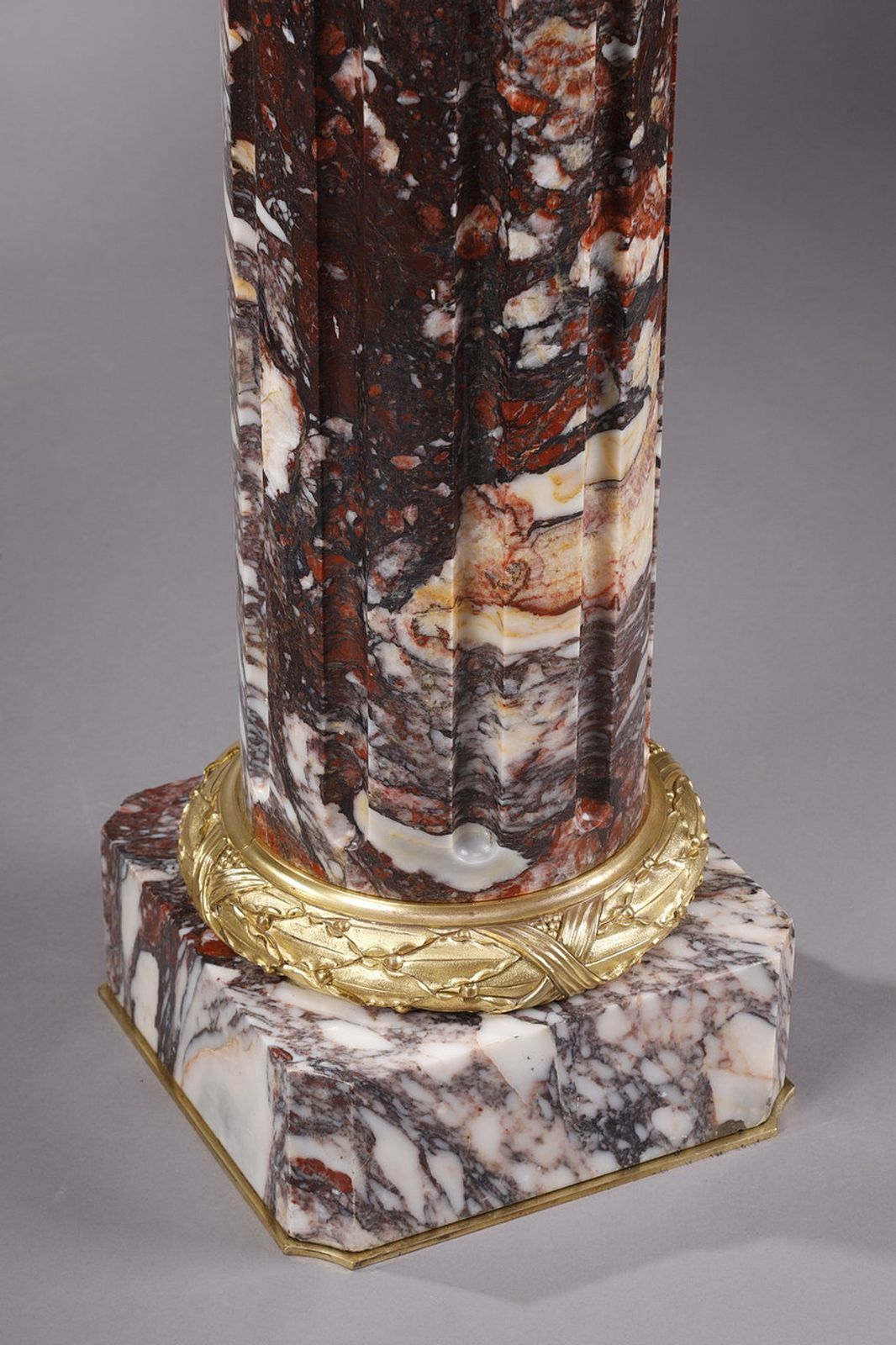 photo vinterior Arlequin Breche" Marble Column With Fluted Shaft, 19th Century