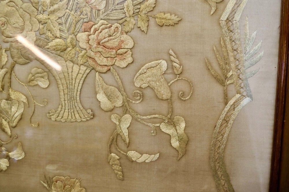 Victorian Hand Embroidered Silk And Mahogany Fire Screen photo vinterior