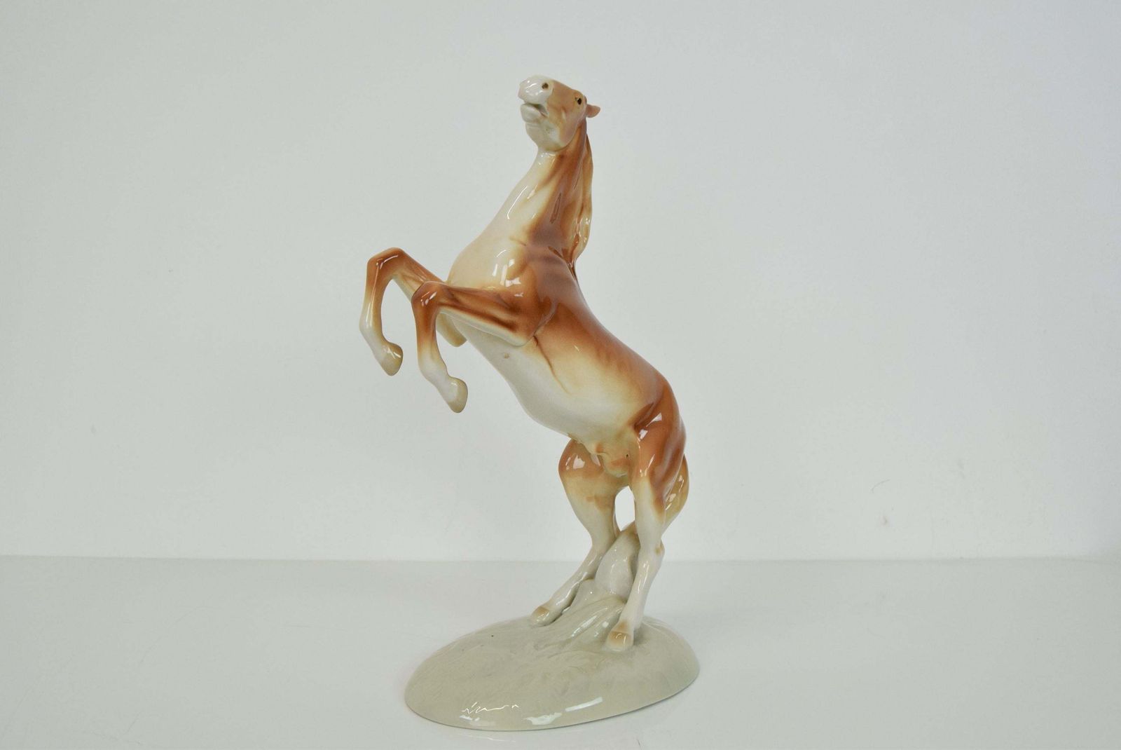 Royal Dux,Prancing Horse/Porcelain,1940's. photo vinterior