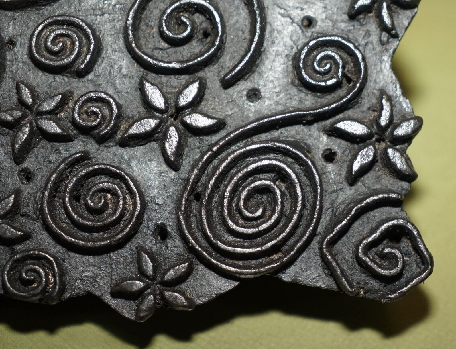 Home Decor Swirly Very Collectable Antique Hand Carved Floral Printing Block For Wallpaper photo