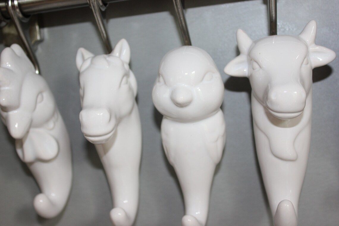 Set Farm Animal Porcelain Hangers Wall Hook White Hen,Horse,Chicken And Cow Heads Nursery Dress Hanger photo for sale