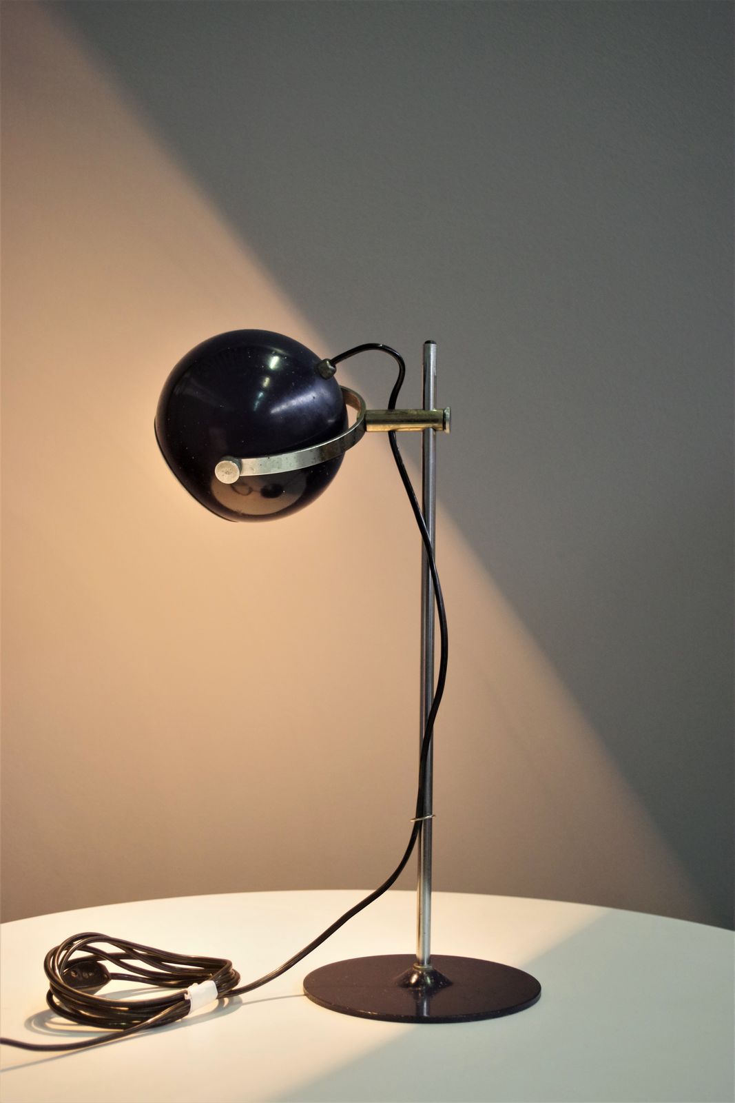 Space Age Blue “Eye Ball” Table Lamp – Goffredo Reggiani, 1970s photo vinterior