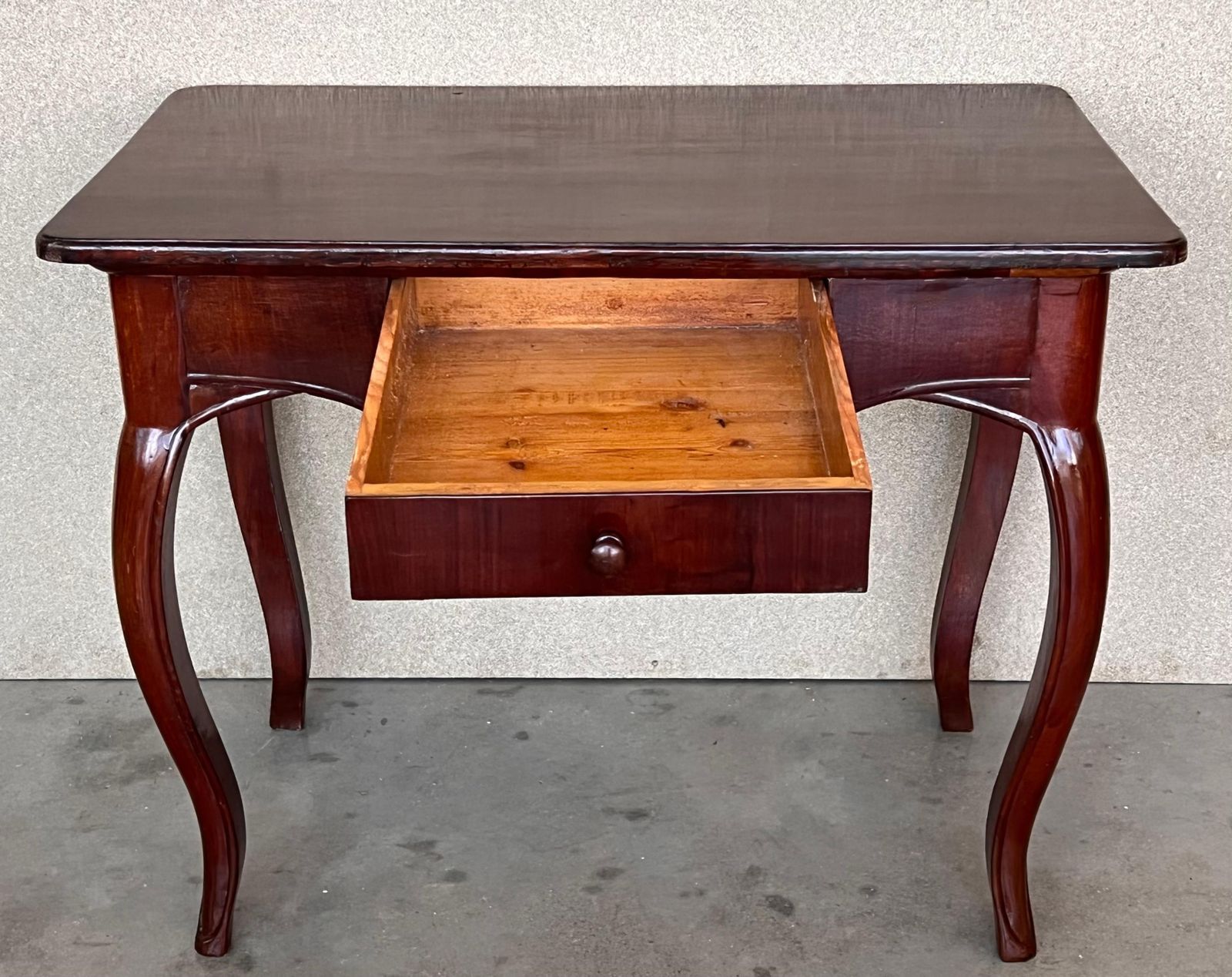 Table de chevet espagnole en noyer, XIXe siècle, à tiroir et pieds en cabriole photo buy