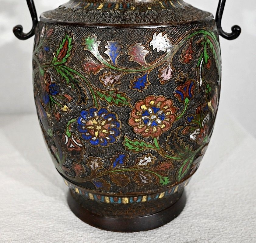 1586.2 Pair Of Bronze Vases, China   Late 19th Century photo