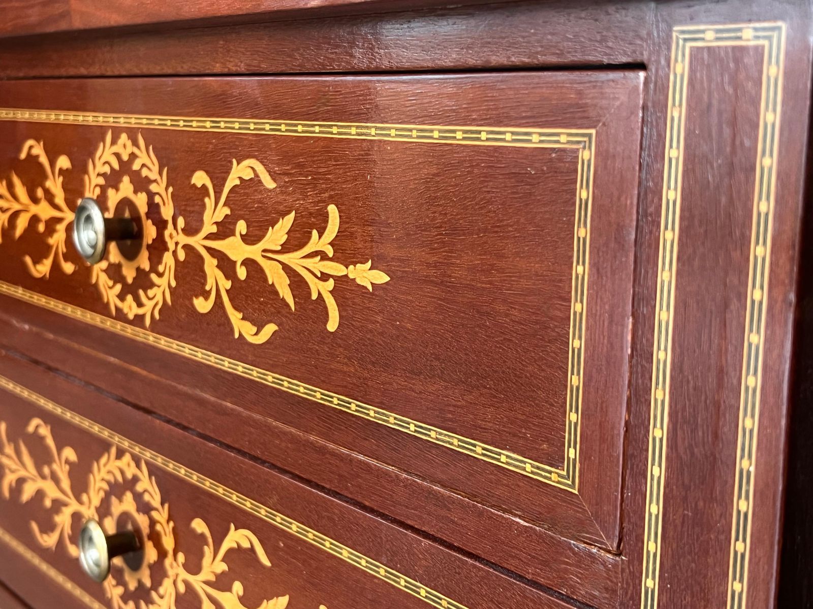 photo for sale Paire de tables de chevet catalanes, espagnoles, XXe siècle, avec tiroirs et étagère basse ouverte