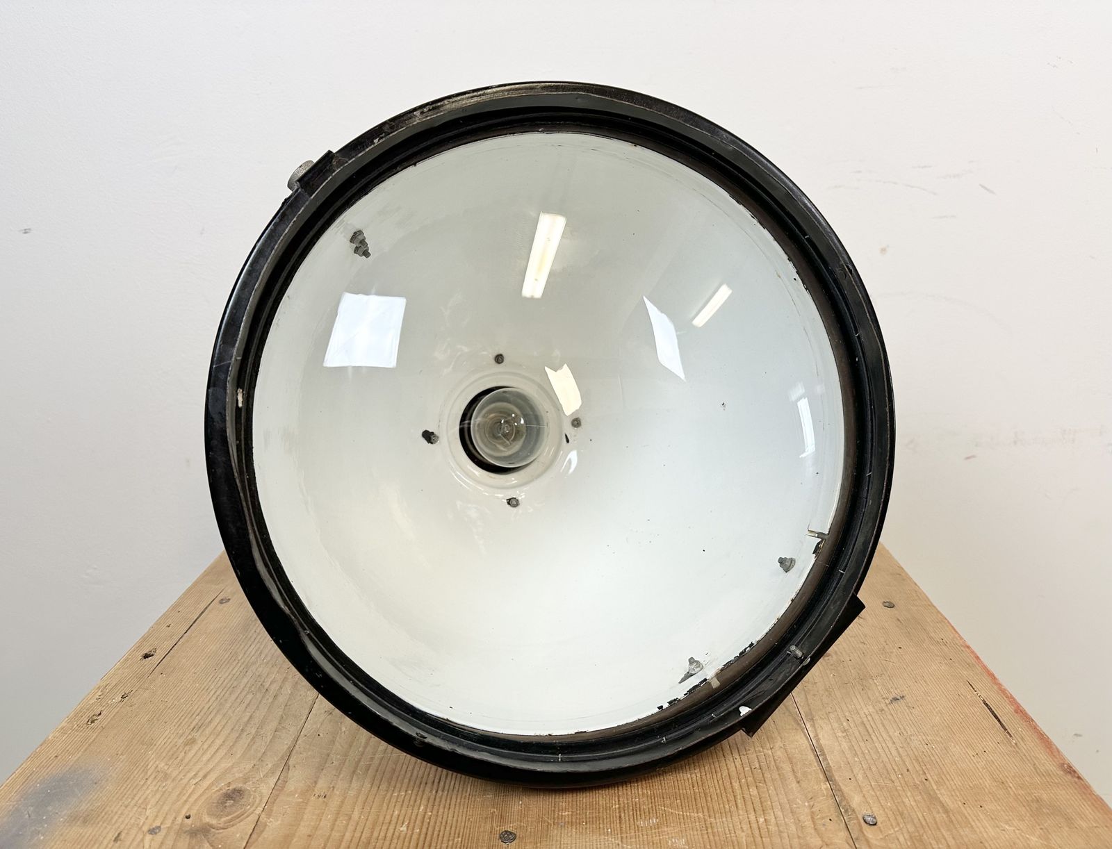 photo vintage Industrial Black Enamel Factory Spotlight With Convex Glass Cover, 1960s, 5x