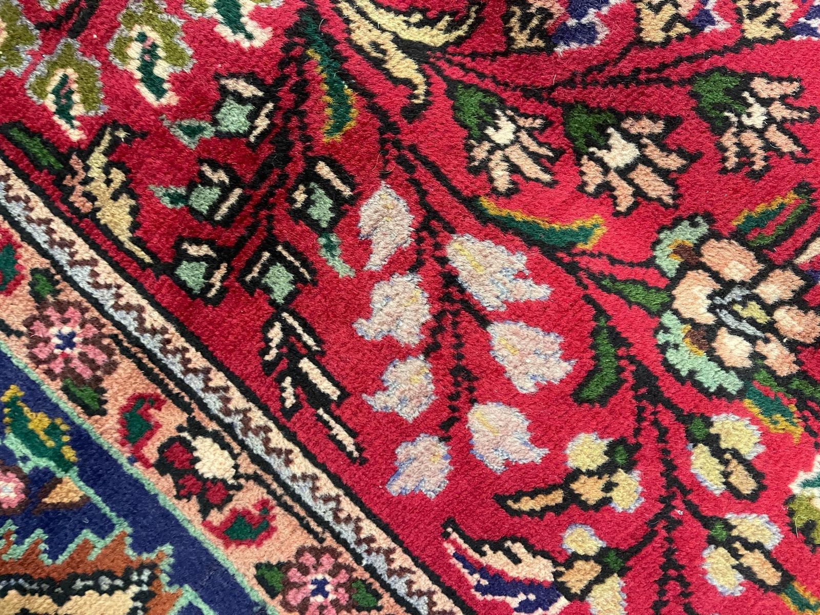 photo furniture Vintage Rug Red Wool Carpet, Floral Handwoven Oriental Area Rug 201x303cm