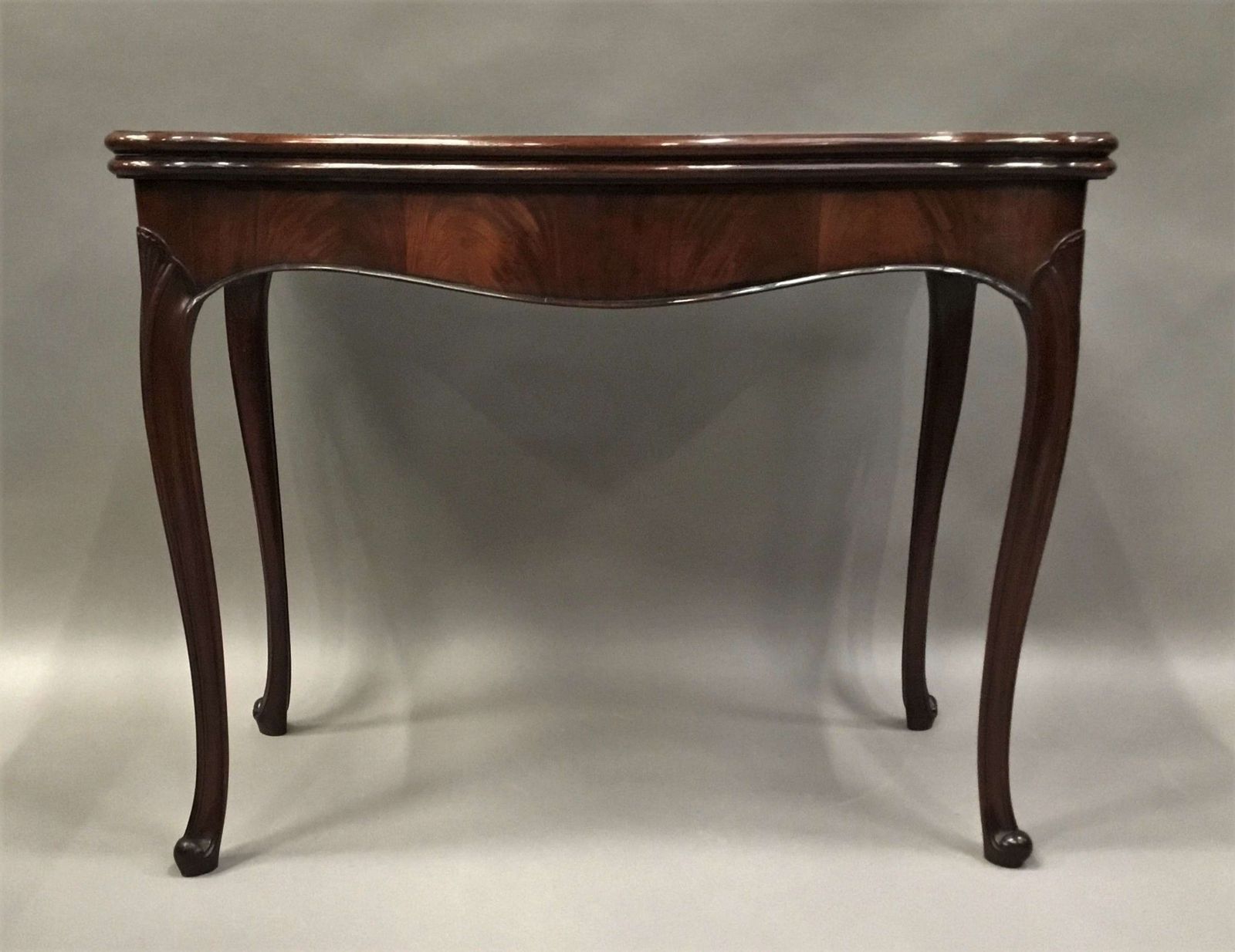 Elegant George III Mahogany Hepplewhite Serpentine Card Table