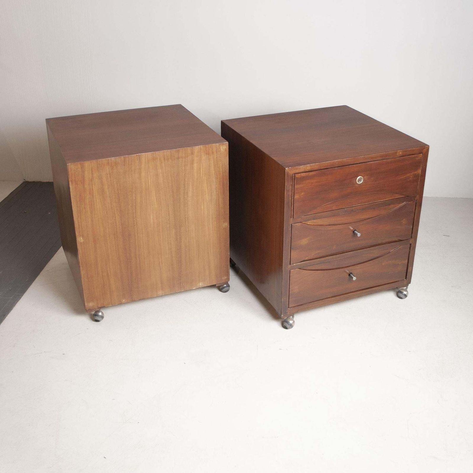 photo vinterior Italian Mid Century Walnut Desk From The Sixties