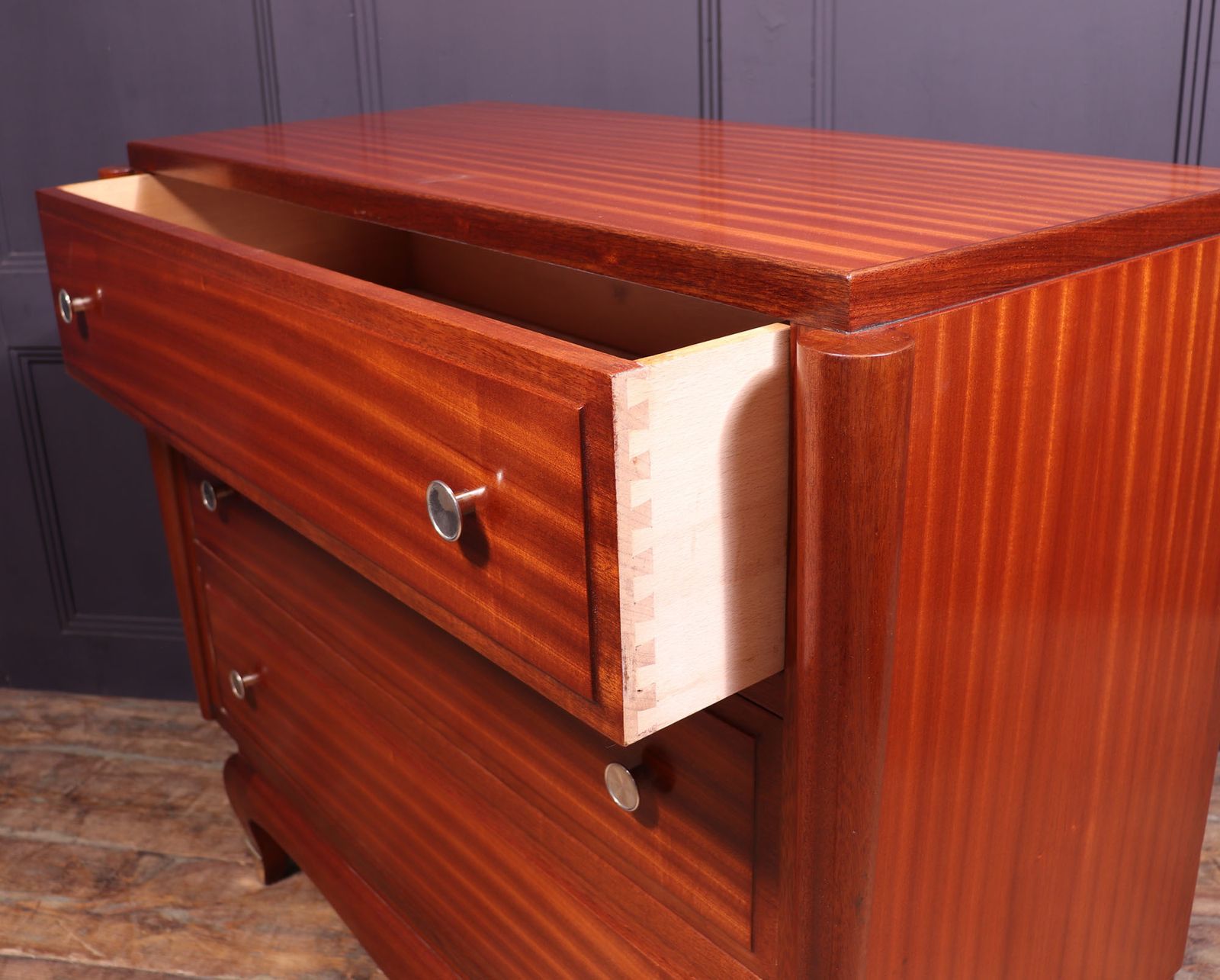 photo vinterior French Art Deco Chest Of Drawers