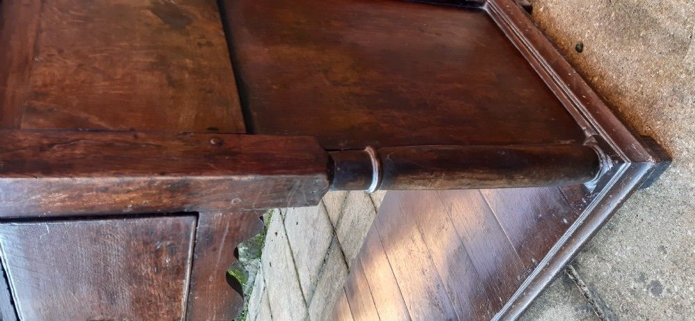 photo vinterior A Rare Small Oak Dresser, 18th Century And Earlier