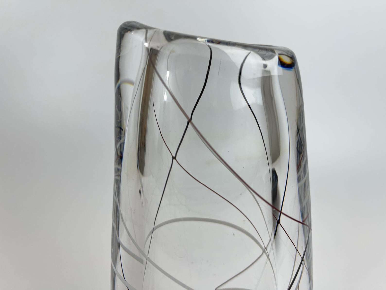 Vicke Lindstrand For Kosta In The 1950s Vase With White Black And Red Thread photo for sale
