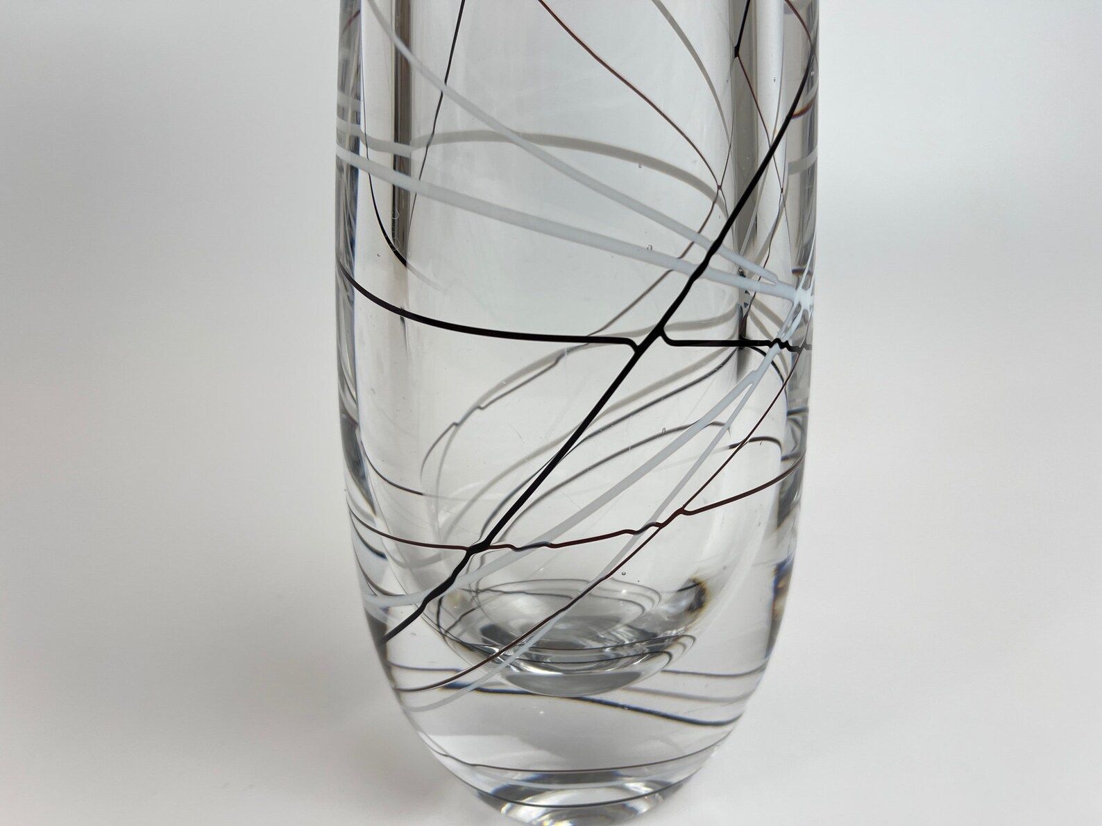Vicke Lindstrand For Kosta In The 1950s Vase With White Black And Red Thread photo Home Decor