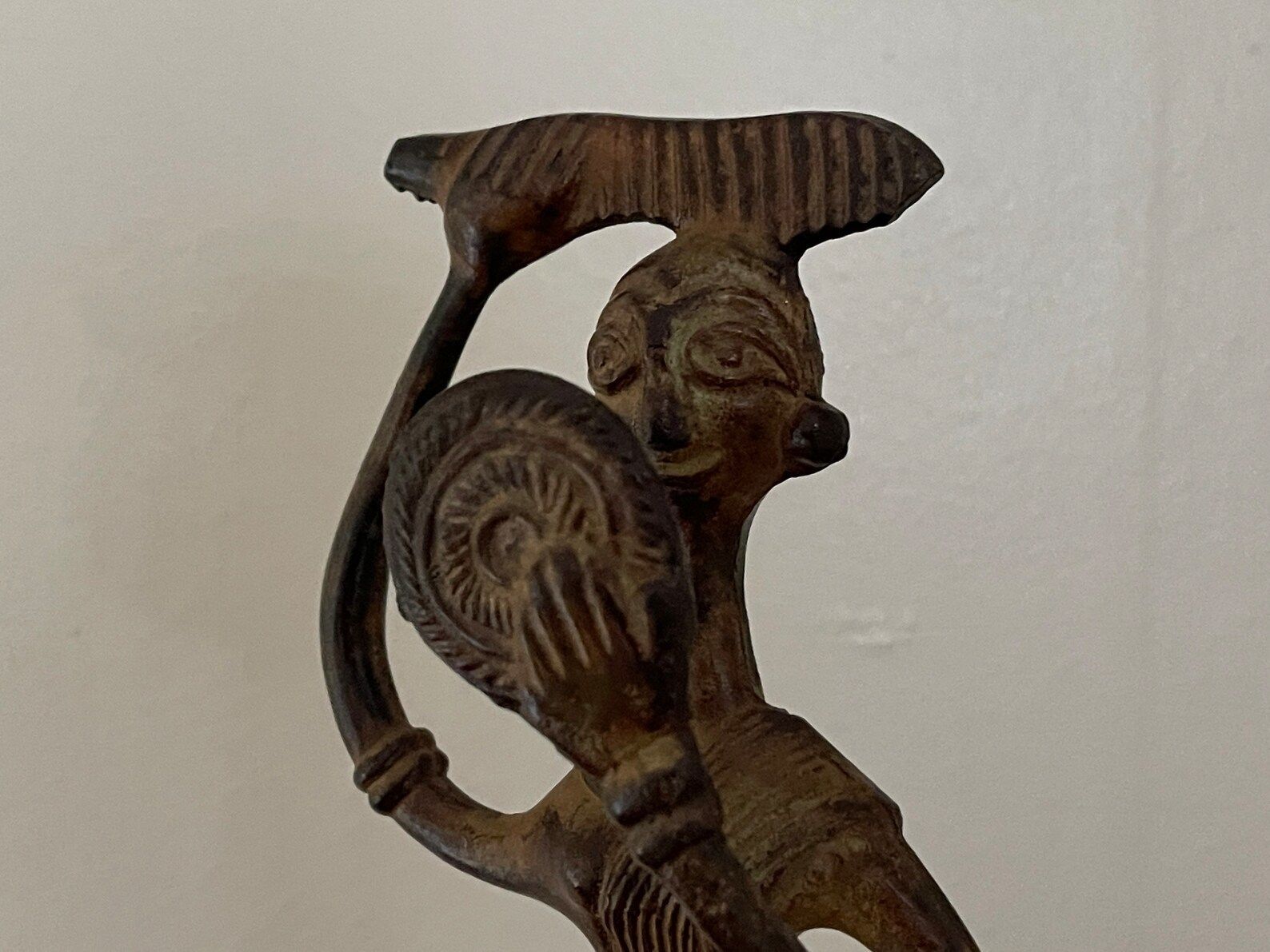 photo furniture Large Bronze Figure Of Woman Combing Her Hair And Looking In The Mirror Asia