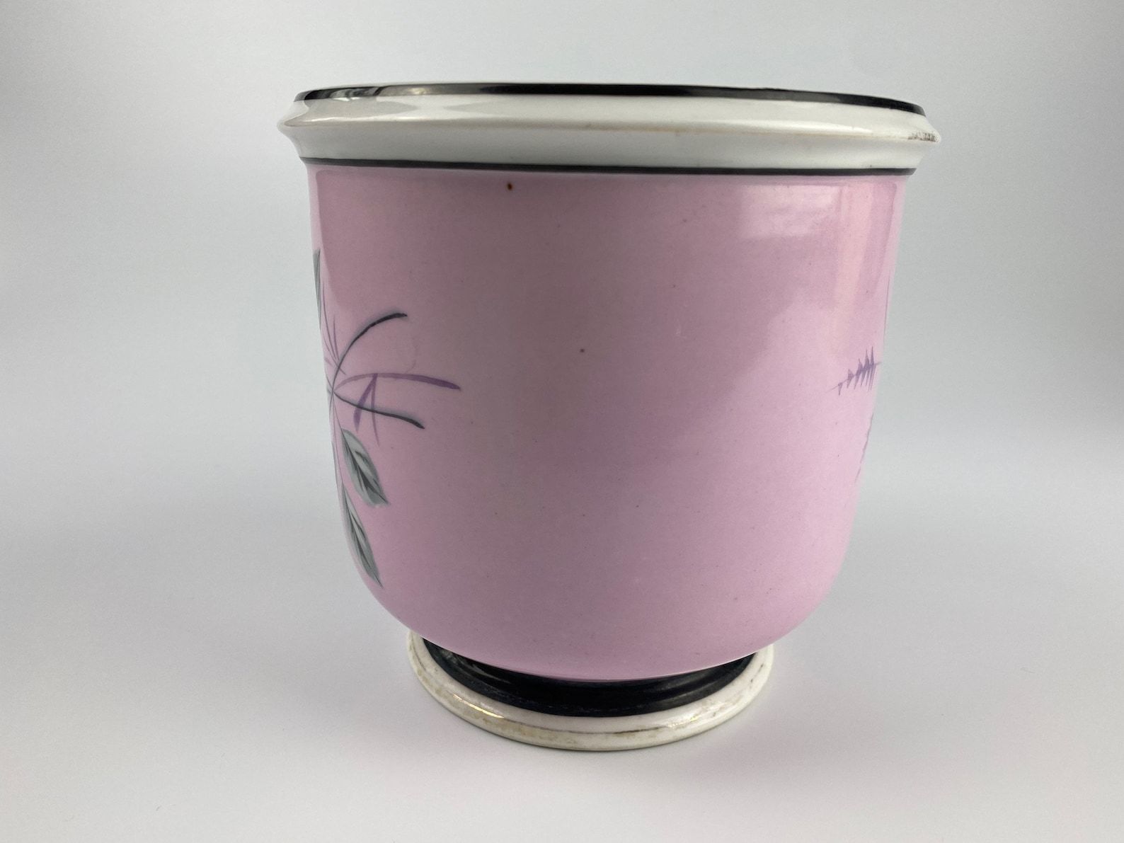 French Napoleon III Indoor Planter In Light Pink With Floral Motif 19th Century France photo furniture