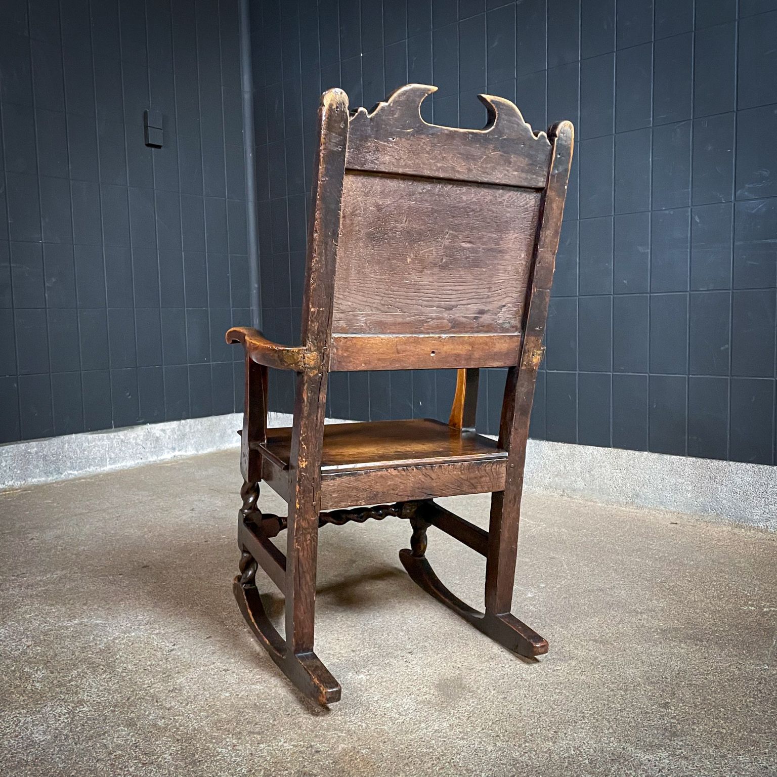 photo buy Antieke Wabi Sabi Schommelstoel – Ca. 200 Jaar Oud