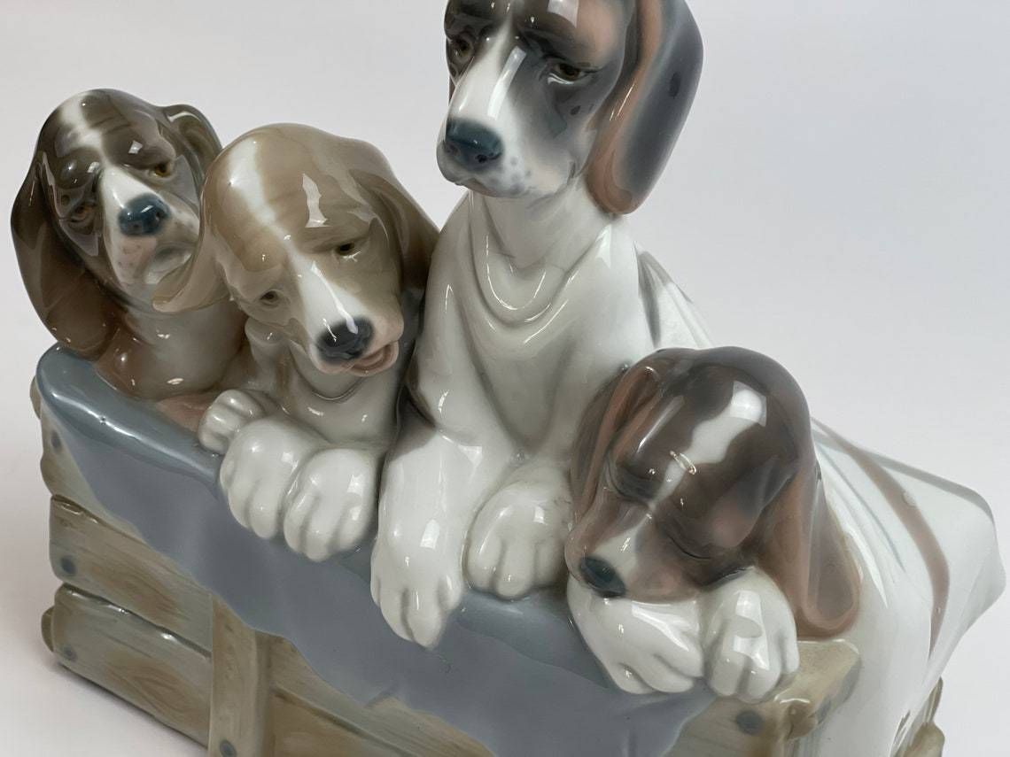 Lladro Dog Figurine Presumably By Juan Huerta  4 Puppies  Dogs With Blanket On A  Wooden Box photo buy
