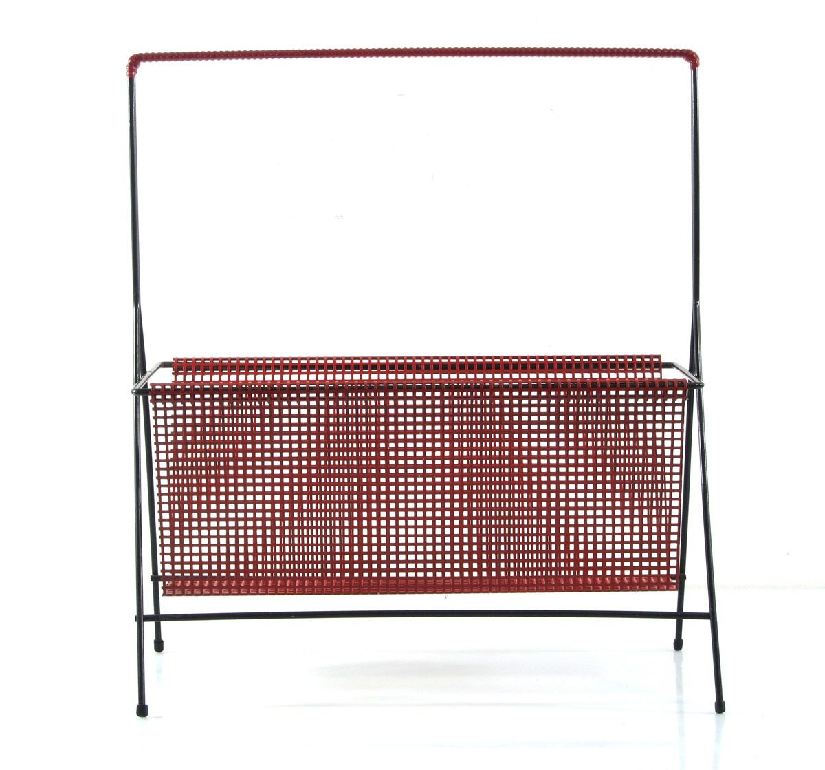 Rode Tijdschriftenhouder In De Stijl Van Mathieu Mategot photo vintage