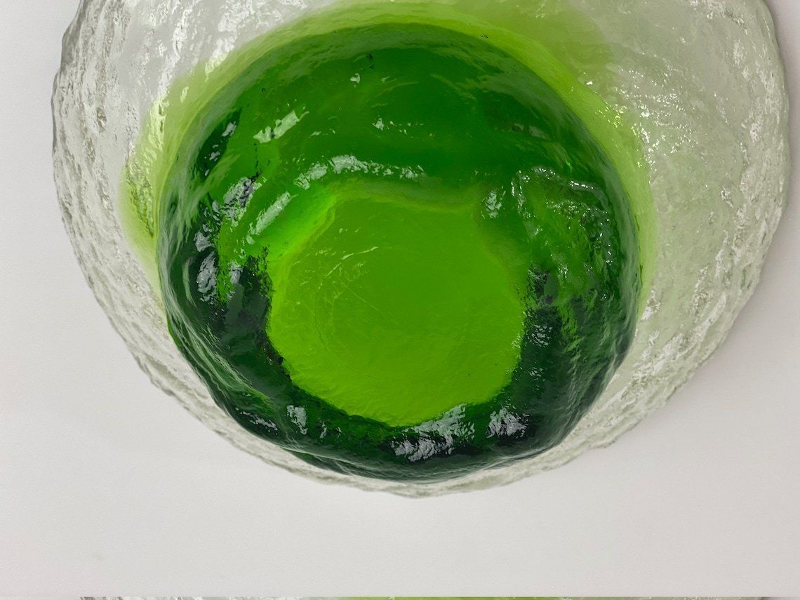 Signed Glass Bowl By Pertti Santalahti For Humppila Finland 1970s Green And Clear Glass With Ice Effect photo vinterior