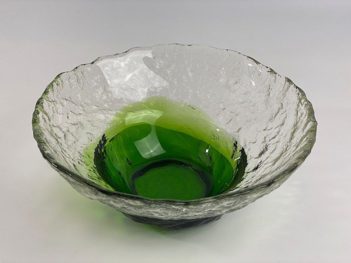 Signed Glass Bowl By Pertti Santalahti For Humppila Finland 1970s Green And Clear Glass With Ice Effect photo vintage